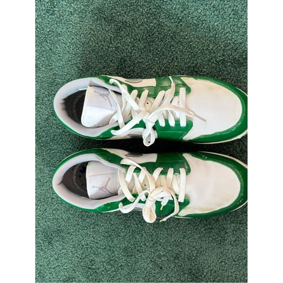 Athletic_Shoes